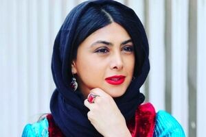 ابراز علاقه آزاده صمدی به آقای بازیگر برایش مشکل ساز شد | تصویر دیدنی از آزاده خانم در کنار این مرد 