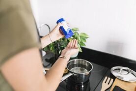 خواص و فواید قابل توجه نوشیدن آب نمک با معده خالی
