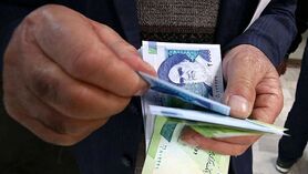 خبر خوش دولت رئیسی برای کارمندان و بازنشستگان | زمان و مبلغ عیدی کاکنان دولت مشخص شد