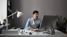 استخدام و کاریابی حرفه ای باش : چشم‌انداز استخدام و جستجوی شغل آنلاین
